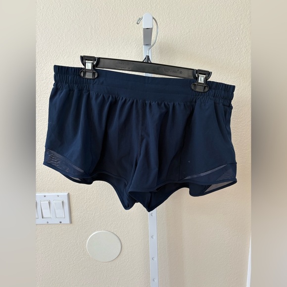 Lululemon Hotty Hot Short II 2.5" in True Navy - Size 14 - Picture 6 of 8